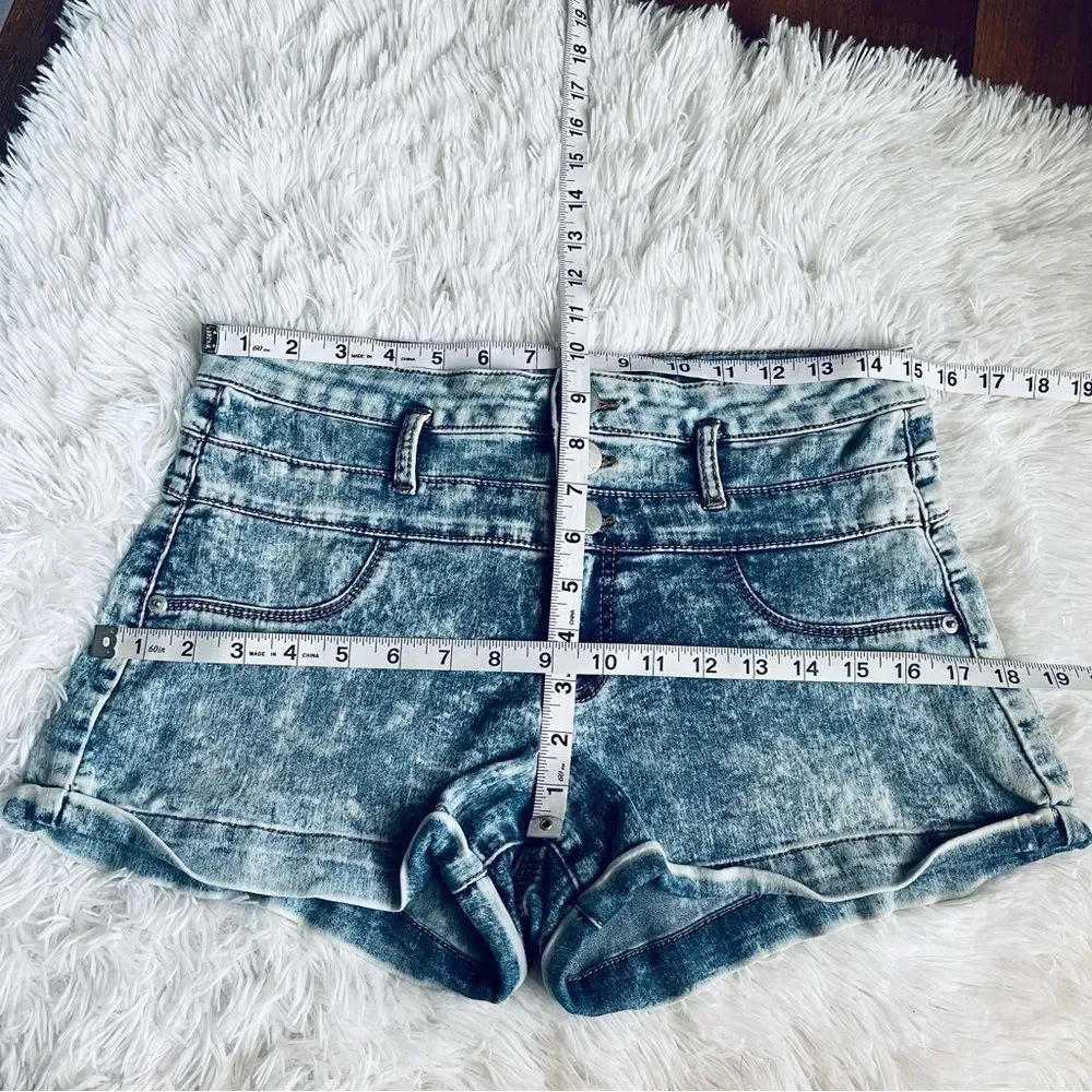 EUC No Boundaries High Waisted Acid Wash Denim Jean Shorts 11 - Picture 9 of 16